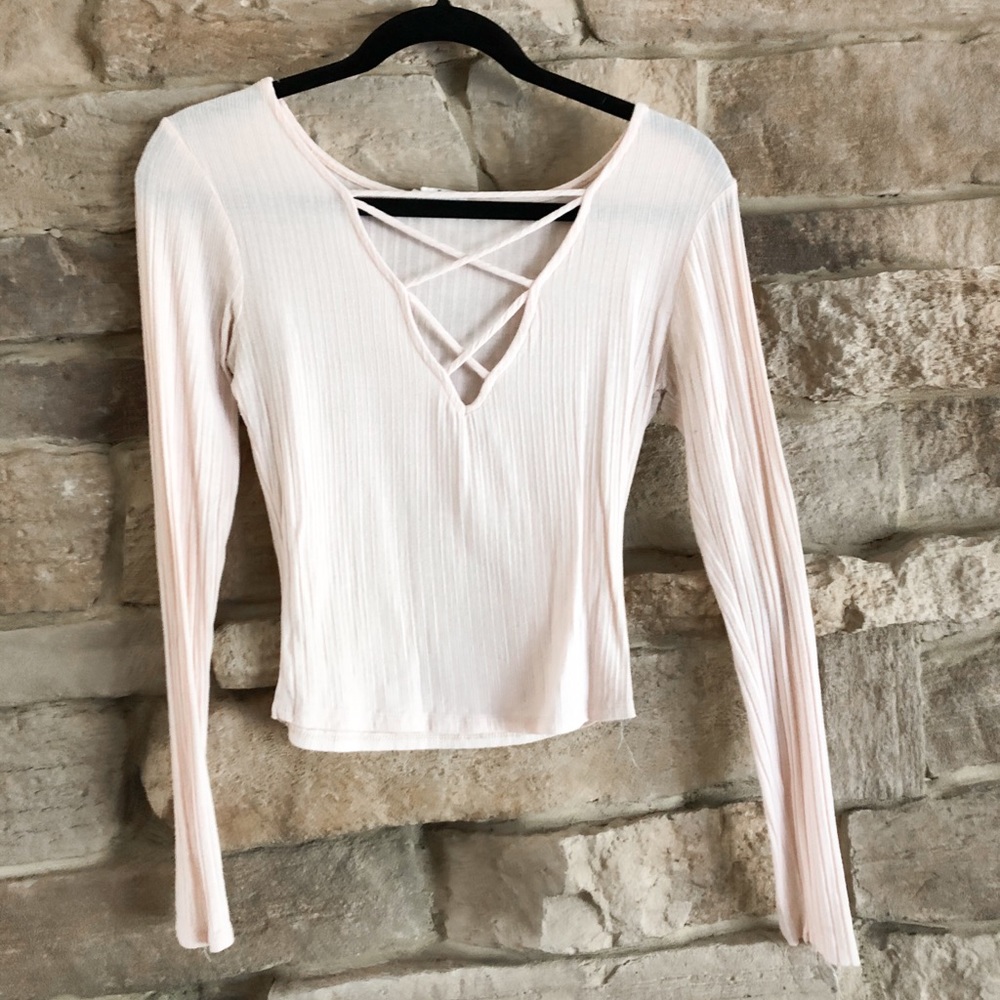 Tilly’s light pink long sleeve criss cross top